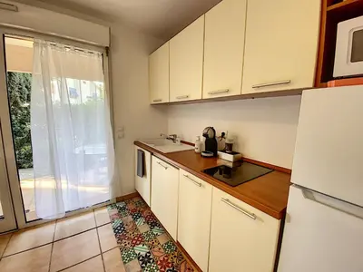 Cuisine ou kitchenette dans l'établissement L'orangeraie du Cap d'Antibes