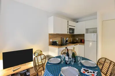 Cuisine ou kitchenette dans l'établissement Le Cyana