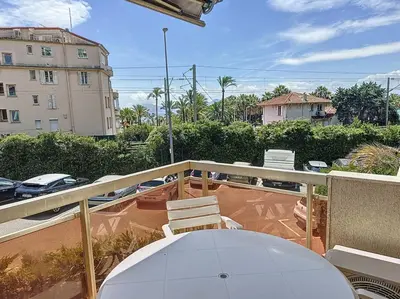 Balcon ou terrasse dans l'établissement 2 bedroom apartment with parking 3 mins from La Croisette beach