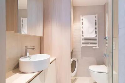 Salle de bains dans l'établissement 1-Br Apartment Sea View Terrace & Parking