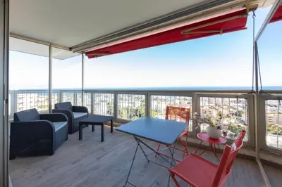 Balcon ou terrasse dans l'établissement Le Chambord Stylish 2-bedroom apartment with breathtaking view in Antibes!