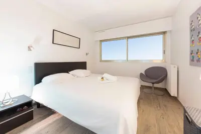 Un ou plusieurs lits dans un hébergement de l'établissement Le Chambord Stylish 2-bedroom apartment with breathtaking view in Antibes!