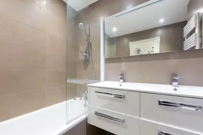 Salle de bains dans l'établissement Le Chambord Stylish 2-bedroom apartment with breathtaking view in Antibes!