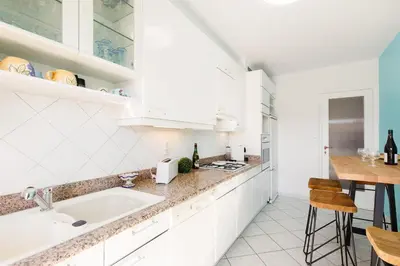Cuisine ou kitchenette dans l'établissement Elegance