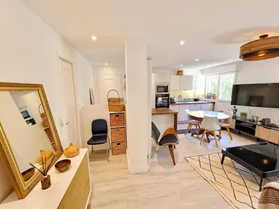 Télévision ou salle de divertissement dans l'établissement Cannes Appartement Palais Festivals