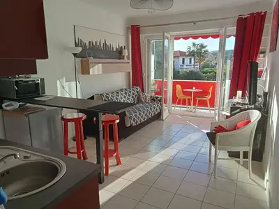 Cuisine ou kitchenette dans l'établissement Studio de l'hippodrome