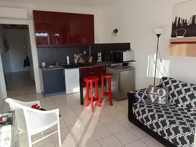 Cuisine ou kitchenette dans l'établissement Studio de l'hippodrome