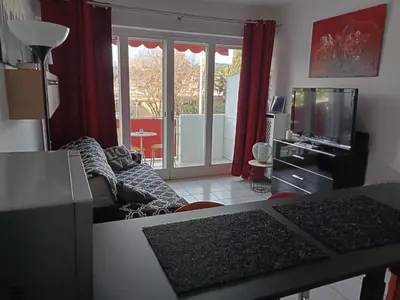 Télévision ou salle de divertissement dans l'établissement Studio de l'hippodrome