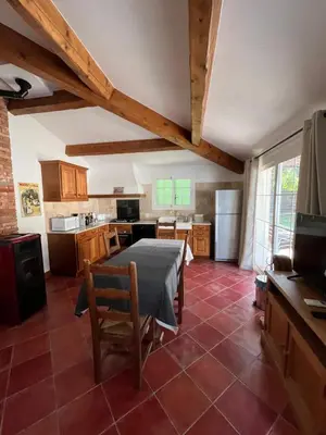 Cuisine ou kitchenette dans l'établissement Les Villas du Parc
