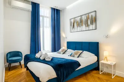 Un ou plusieurs lits dans un hébergement de l'établissement 3-Br Apartment in the heart of downtown