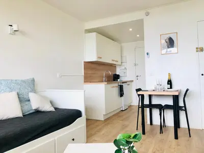 Cuisine ou kitchenette dans l'établissement Superbe appartement front de mer