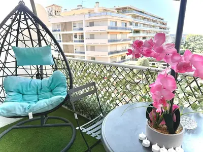 Balcon ou terrasse dans l'établissement Appart 1 pièce pointe de la Croisette à cannes