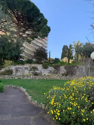 Jardin de l'établissement Studio with a panoramic view at the top floor of a residence with a pool