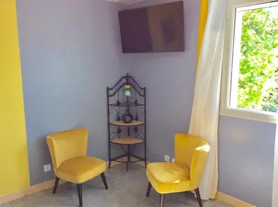 Télévision ou salle de divertissement dans l'établissement bienvenue chez Alain et Marie