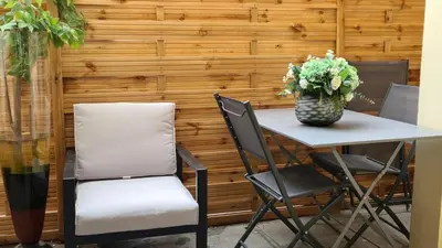 Coin salon dans l'établissement Maison de ville à Cannes à 450 mètres de la Croisette