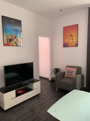 Télévision ou salle de divertissement dans l'établissement Appartement 2 pièces centre ville Cannes