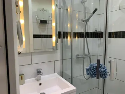 Salle de bains dans l'établissement Appartement 2 pièces centre ville Cannes