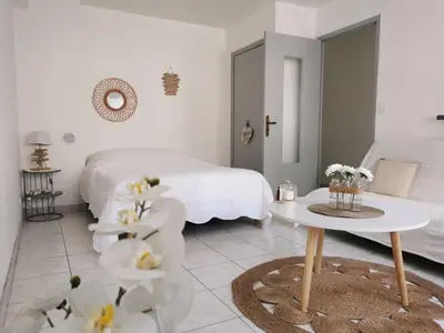 Un ou plusieurs lits dans un hébergement de l'établissement studio de 35m² entre antibes et juan les pins