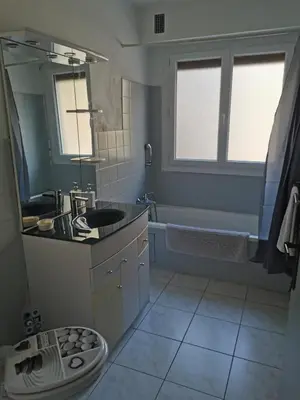 Salle de bains dans l'établissement studio de 35m² entre antibes et juan les pins