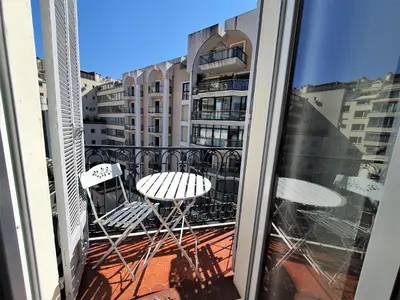 Balcon ou terrasse dans l'établissement Carré d'or Duplex, by Welcome to Cannes