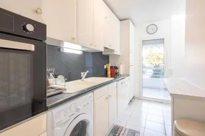 Cuisine ou kitchenette dans l'établissement Le Parisien by Winsome Destination