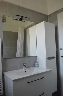 Salle de bains dans l'établissement Villa à Golfe Juan