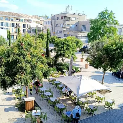 Deux pièces climatisé avec splendide vue cœur du vieil Antibes