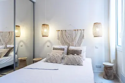 Un ou plusieurs lits dans un hébergement de l'établissement Cozy apartment Juan-Les-Pins - 300m Beach