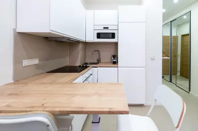 Cuisine ou kitchenette dans l'établissement Cozy apartment Juan-Les-Pins - 300m Beach