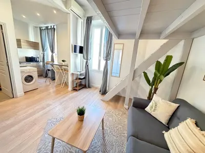 Coin salon dans l'établissement Beautiful studio Cannes Center