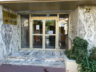 Façade ou entrée de l'établissement JUAN LES PINS PINEDE TERRASSE