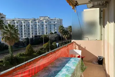 Piscine de l'établissement 2 rooms facing south 300m from the Croisette LIVE IN LE BOSQUET ou située à proximité