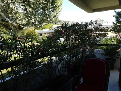 Jardin de l'établissement 80m2 dans Parc Classé, Piscine, Calme, 5mn de Cannes