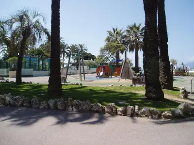 Aire de jeux pour enfants de l'établissement 80m2 dans Parc Classé, Piscine, Calme, 5mn de Cannes