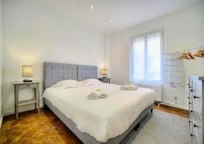 Un ou plusieurs lits dans un hébergement de l'établissement LOENA CANNES CENTRE - 2 pièces rénové - 4 personnes - proche croisette palais festival plage - internet gratuit - climatisation - non fumeur