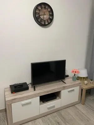 Télévision ou salle de divertissement dans l'établissement Appartement de charme à 2 min de la plage