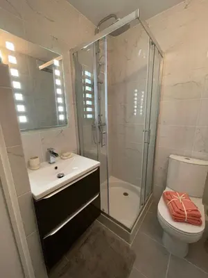 Salle de bains dans l'établissement Appartement de charme à 2 min de la plage