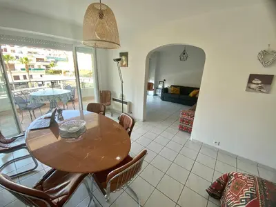 Coin salon dans l'établissement Flat in Juan