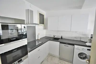 Cuisine ou kitchenette dans l'établissement Flat in Juan