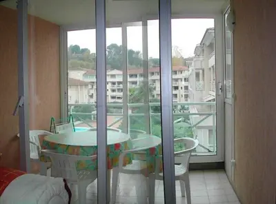 Balcon ou terrasse dans l'établissement Appartement charmant à Cagnes-sur-Mer - 38 m² - Piscine