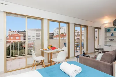 Coin salon dans l'établissement Bleu Croisette YourHostHelper