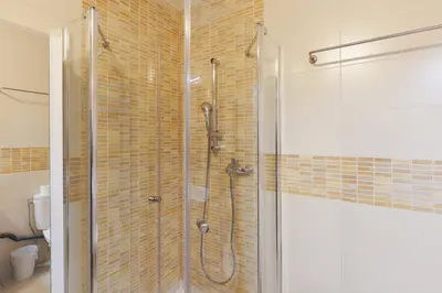 Salle de bains dans l'établissement Bleu Croisette YourHostHelper