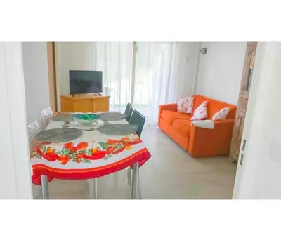 Coin salon dans l'établissement T2 A/C côte d'Azur, piscine, plage á 350m, WIFI