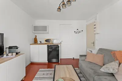 Cuisine ou kitchenette dans l'établissement Cosy Studio, Cannes centre