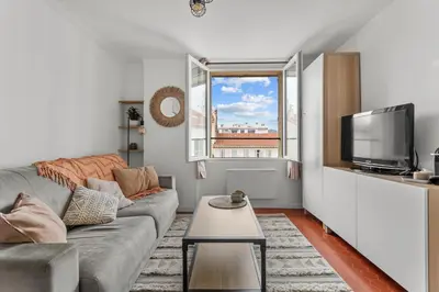 Télévision ou salle de divertissement dans l'établissement Cosy Studio, Cannes centre
