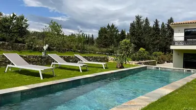 Piscine de l'établissement Chambres d’hôtes Le Moment Pour Soi - Mougins ou située à proximité