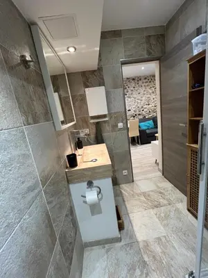 Salle de bains dans l'établissement Vieil Antibes, ravissant 2p avec petite terrasse
