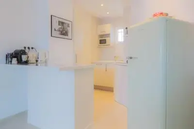 Cuisine ou kitchenette dans l'établissement LOFT CROISETTE VUE Mer