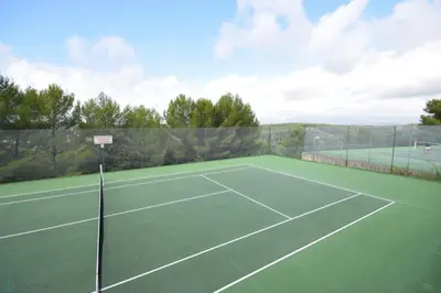 Tennis ou squash au sein de l'appartement ou à proximité