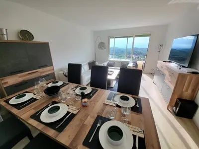 Plan de l'établissement T3 avec magnifique vue montagne, 3 étoiles, piscine et parking, clim